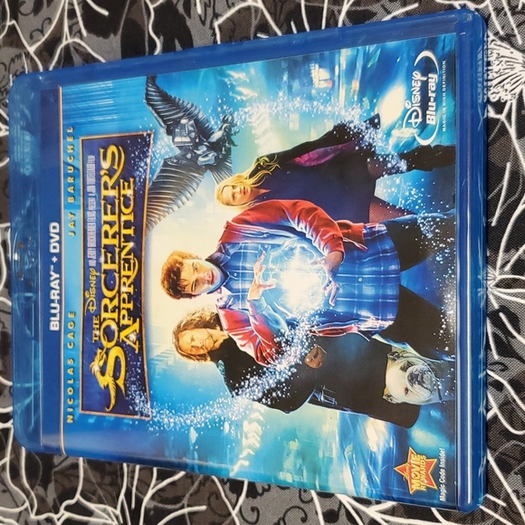 The Sorceror's Apprentice DVD and Blu-Ray set - Picture 3 of 5